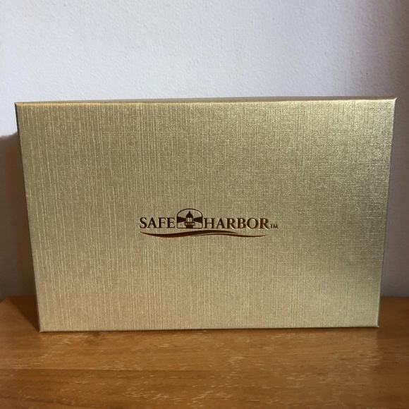 NWT Safe Harbor RFID 'Antique' Slim Kiss Clasp Clutch Light Brown - Picture 4 of 8